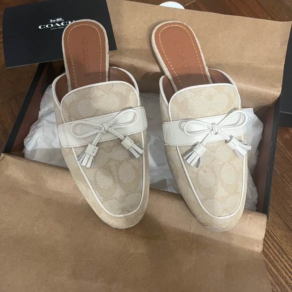 Coach shoes, mules in Beige. Beautiful - Picture 3 of 8